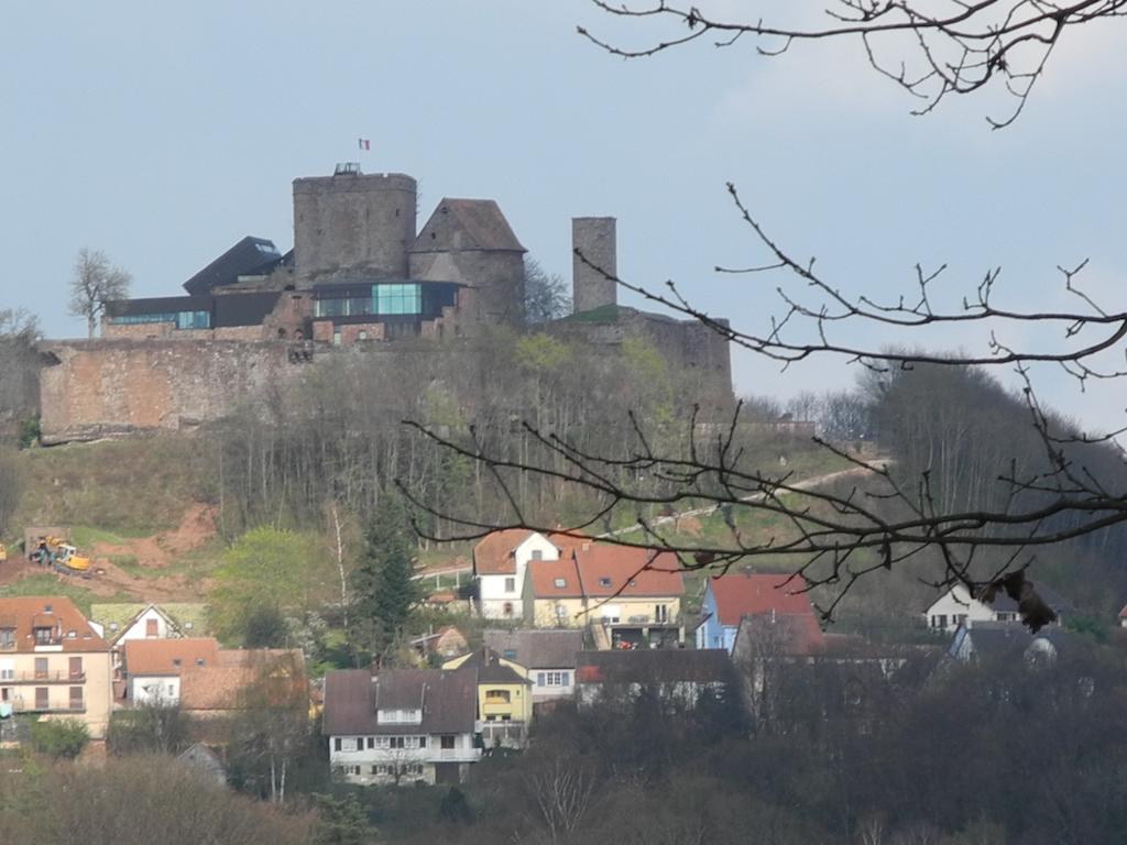 Au Pied Du Chateau Lichtenberg Bilik gambar