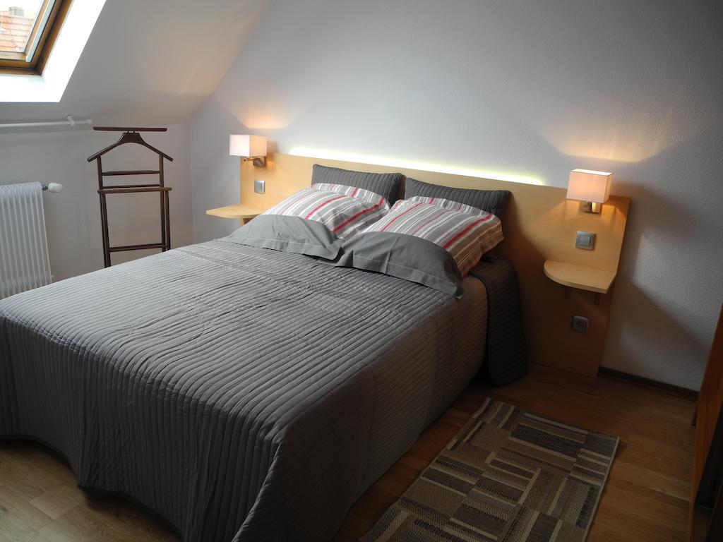 Au Pied Du Chateau Lichtenberg Bilik gambar