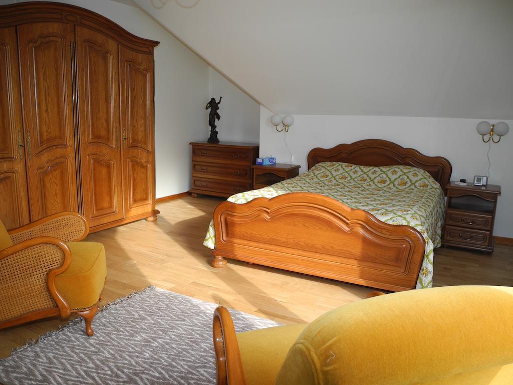 Au Pied Du Chateau Lichtenberg Bilik gambar