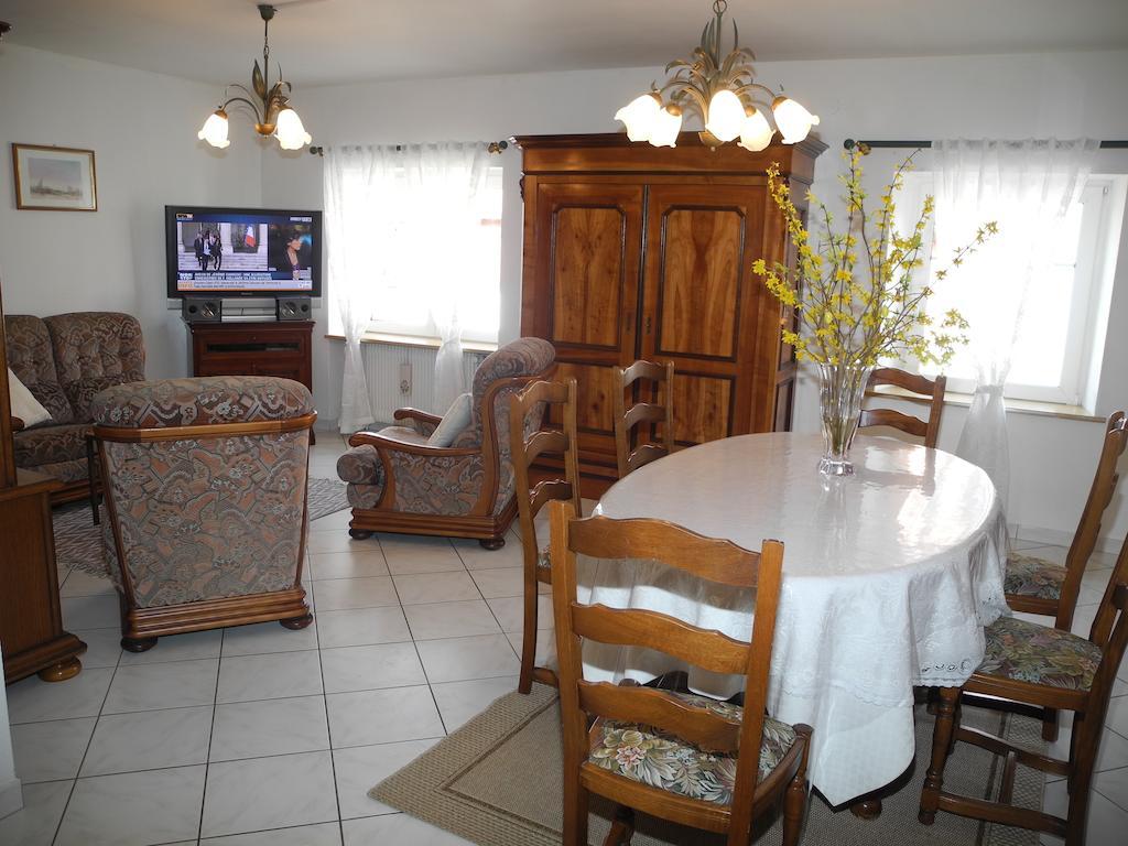 Au Pied Du Chateau Lichtenberg Bilik gambar